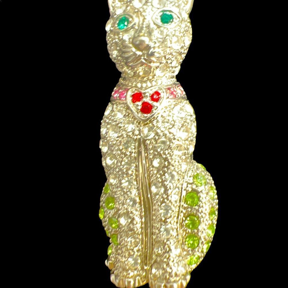 Vintage. Crystal cat brooch with Green eyes.   A one of a kind piece!